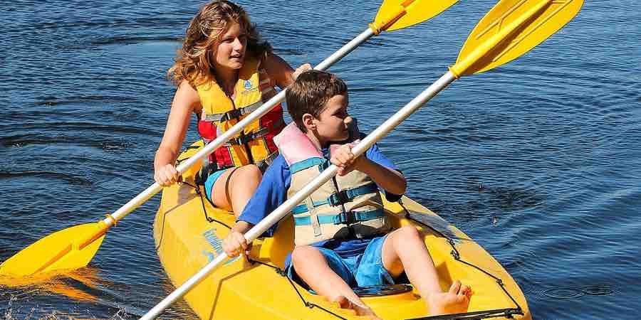 Kayaks infantiles. Kayak sit in top